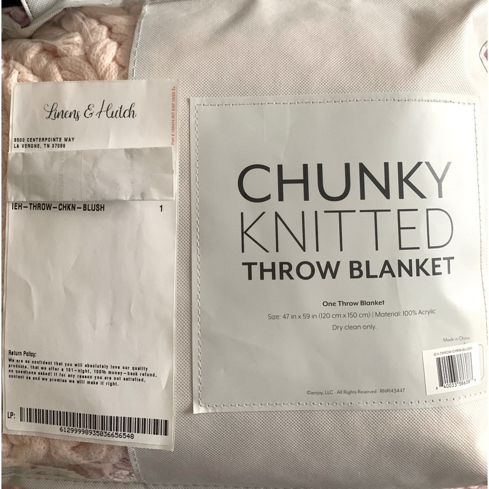 Linens & Hutch Chunky Knitted Throw Blanket. Blush. - Picture 2 of 4